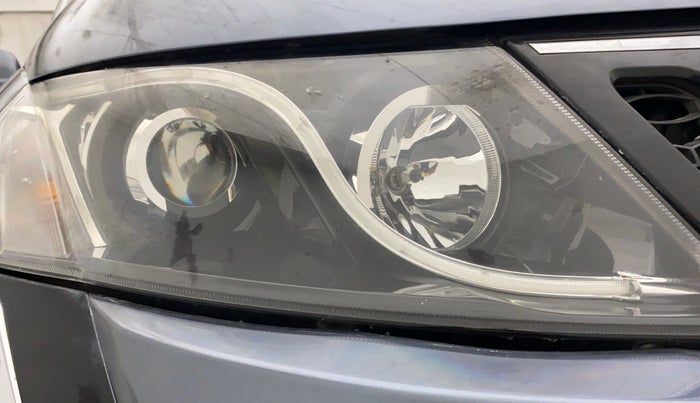 2017 Mahindra XUV500 W4, Diesel, Manual, 58,144 km, Right headlight - Minor scratches