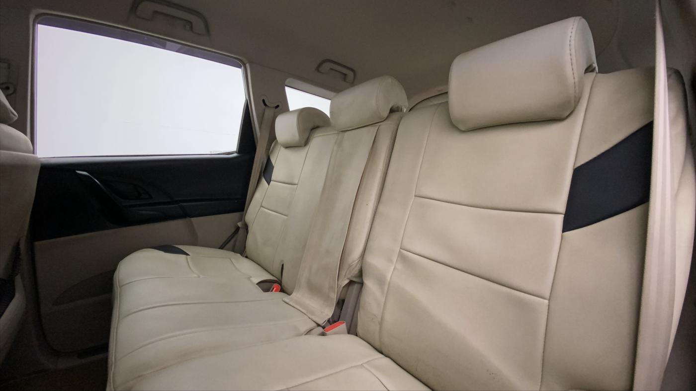 2017 Mahindra XUV500 W4, Diesel, Manual, 58,144 km, Right Side Rear Door Cabin