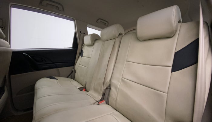 2017 Mahindra XUV500 W4, Diesel, Manual, 58,144 km, Right Side Rear Door Cabin
