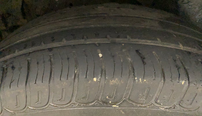 2017 Mahindra XUV500 W4, Diesel, Manual, 58,144 km, Right Rear Tyre Tread