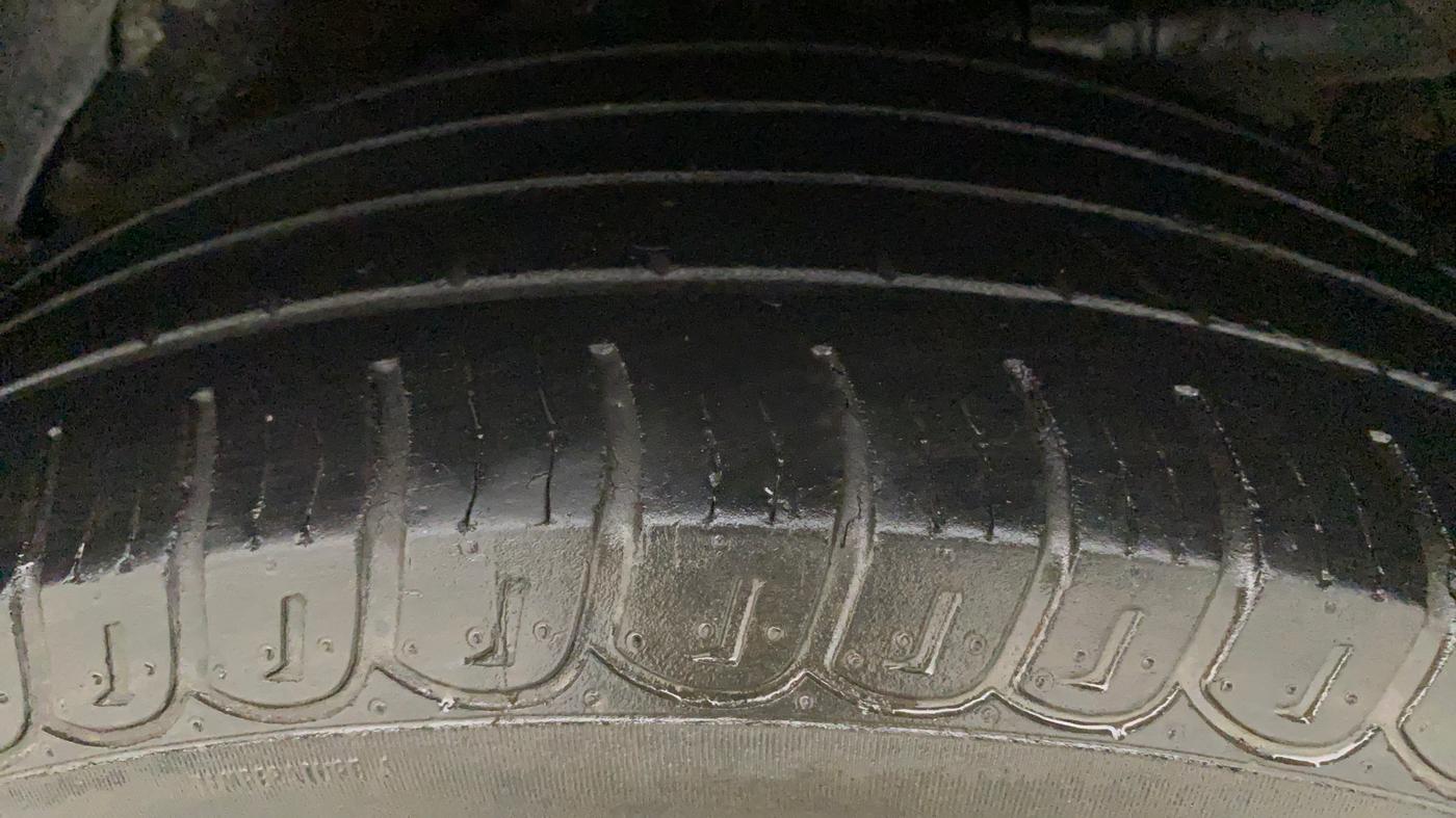 2017 Mahindra XUV500 W4, Diesel, Manual, 58,144 km, Left Rear Tyre Tread