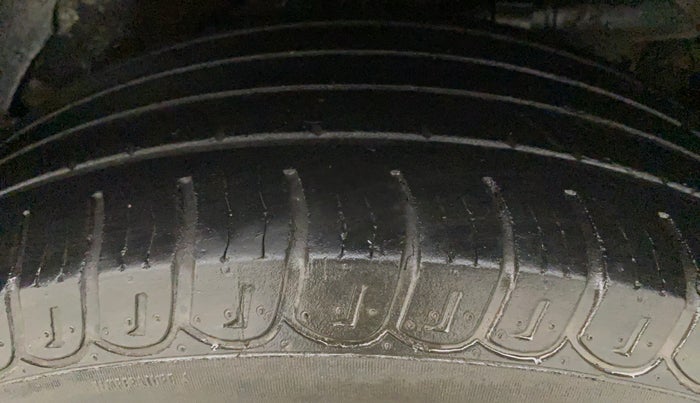 2017 Mahindra XUV500 W4, Diesel, Manual, 58,144 km, Left Rear Tyre Tread