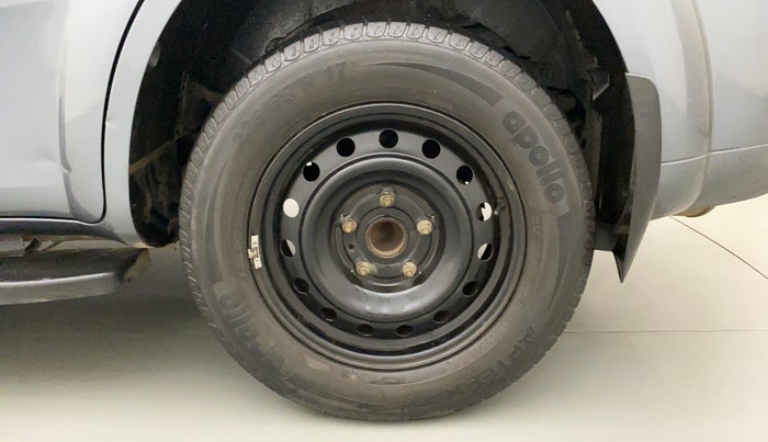 2017 Mahindra XUV500 W4, Diesel, Manual, 58,144 km, Left Rear Wheel