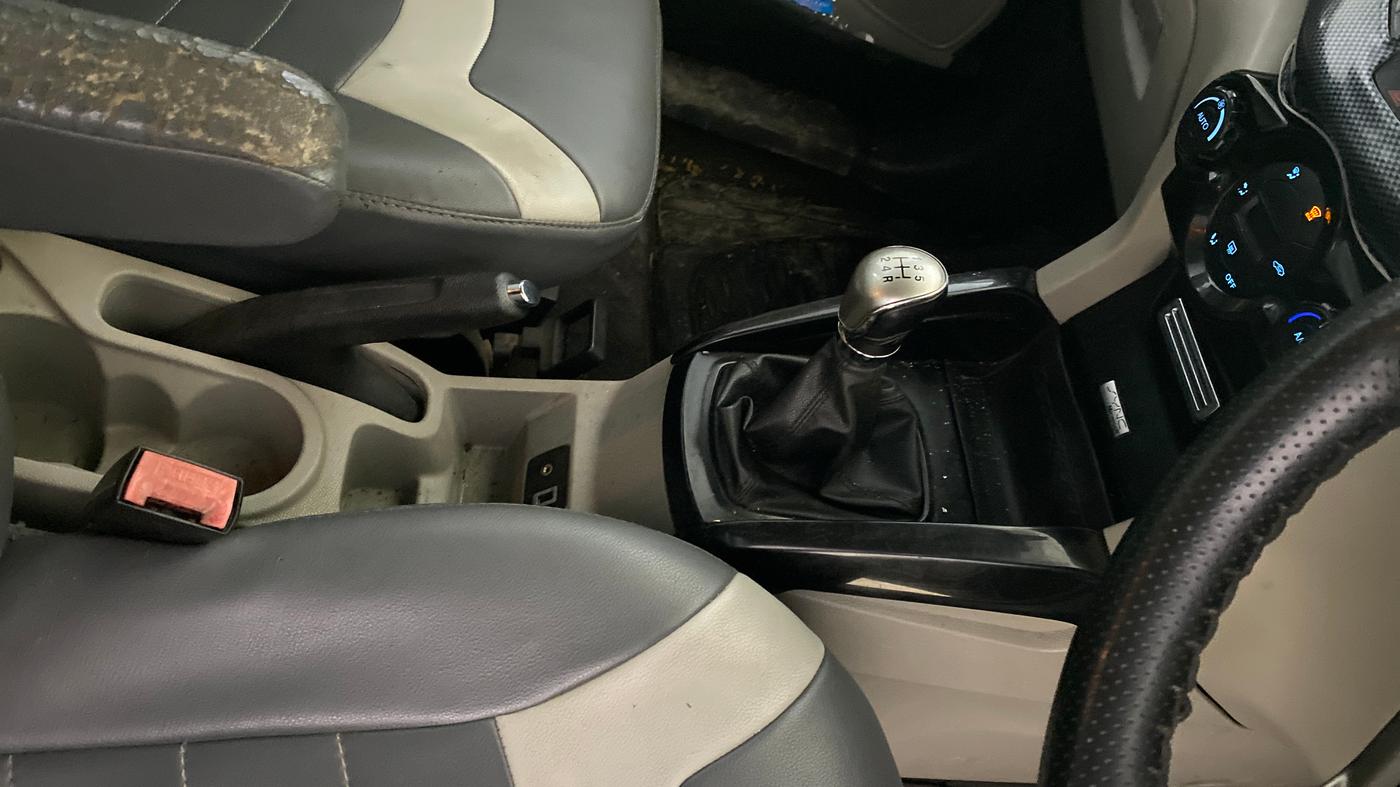 2014 Ford Ecosport TITANIUM 1.5L DIESEL, Diesel, Manual, 1,01,255 km, Gear Lever