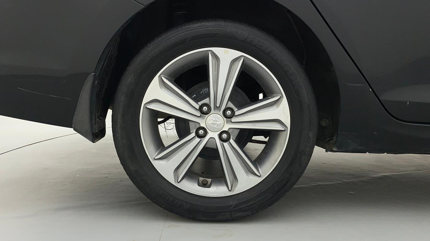 2018 Hyundai Verna 1.6 SX (O) CRDI MT, Diesel, Manual, 30,519 km, Right Rear Wheel