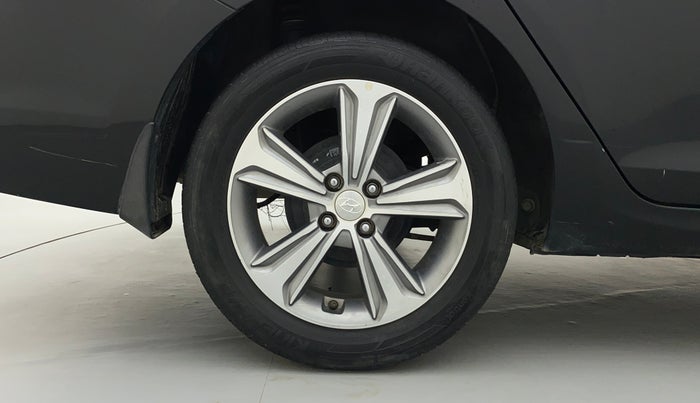 2018 Hyundai Verna 1.6 SX (O) CRDI MT, Diesel, Manual, 30,519 km, Right Rear Wheel