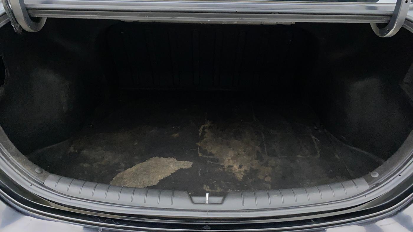 2018 Hyundai Verna 1.6 SX (O) CRDI MT, Diesel, Manual, 30,519 km, Boot Inside