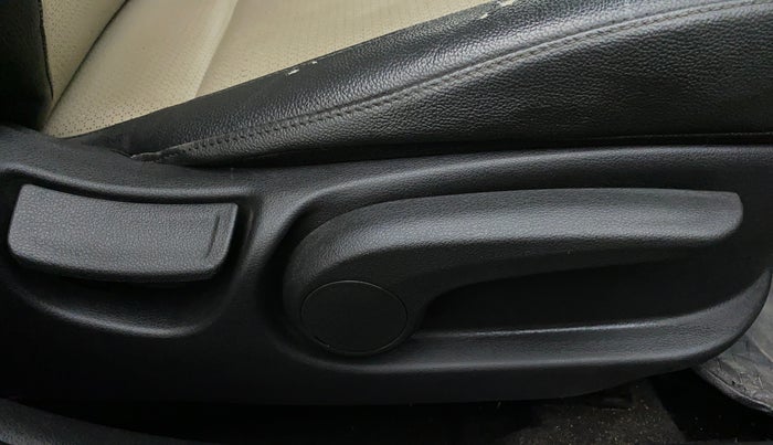 2018 Hyundai Verna 1.6 SX (O) CRDI MT, Diesel, Manual, 30,519 km, Driver Side Adjustment Panel