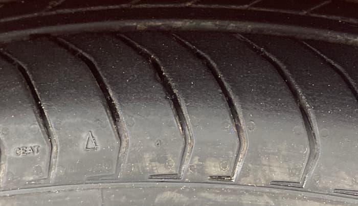 2013 Ford Ecosport TITANIUM 1.5L PETROL AT, Petrol, Automatic, 51,237 km, Right Front Tyre Tread