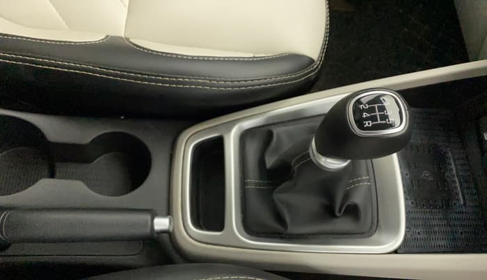 2024 Hyundai VENUE SX 1.2 PETROL, Petrol, Manual, 40,251 km, Gear Lever