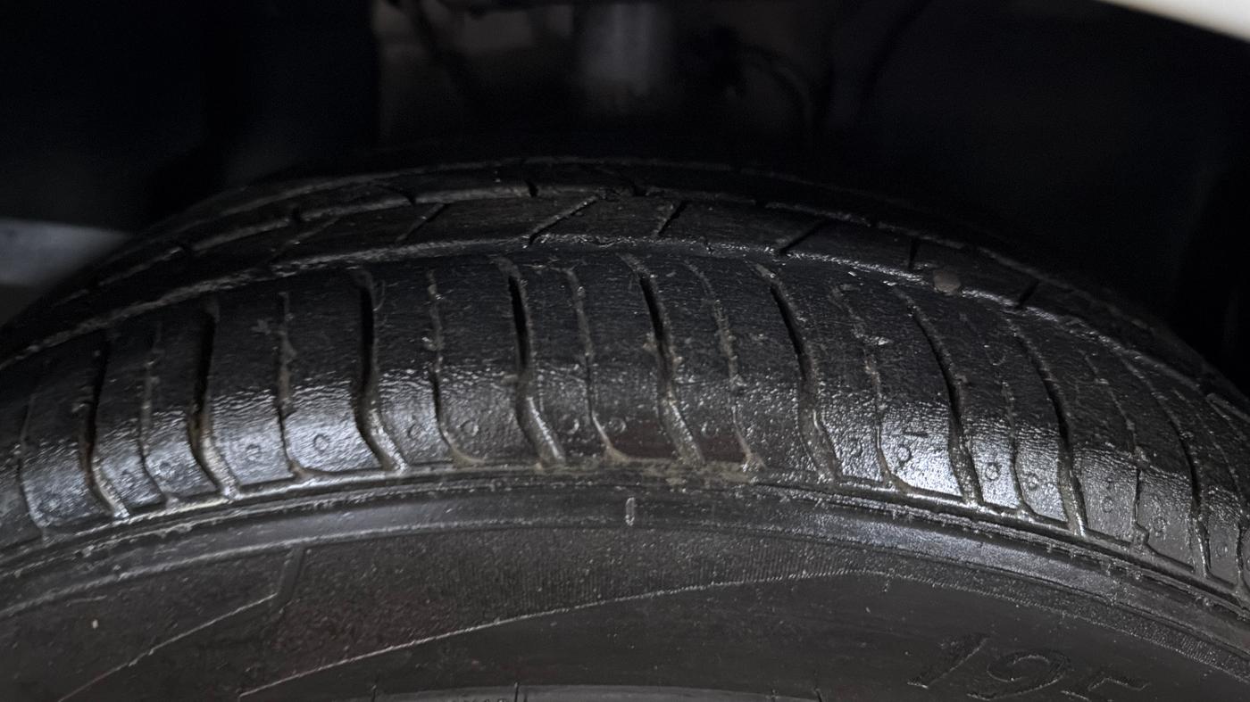 2021 Tata ALTROZ XM PLUS PETROL, Petrol, Manual, 51,469 km, Right Front Tyre Tread
