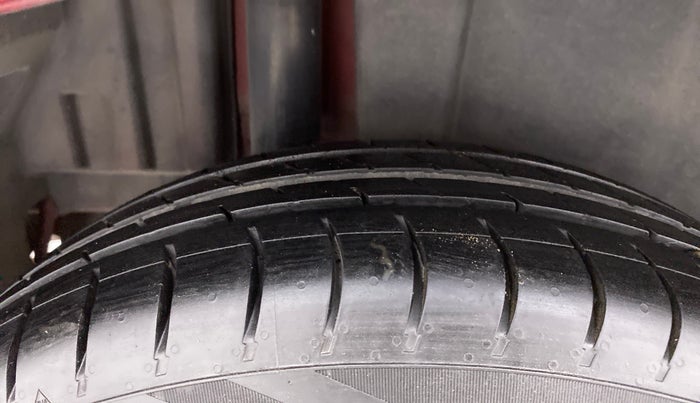 2012 Maruti Swift VXI, Petrol, Manual, 71,115 km, Right Rear Tyre Tread