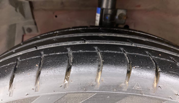 2012 Maruti Swift VXI, Petrol, Manual, 71,115 km, Left Front Tyre Tread