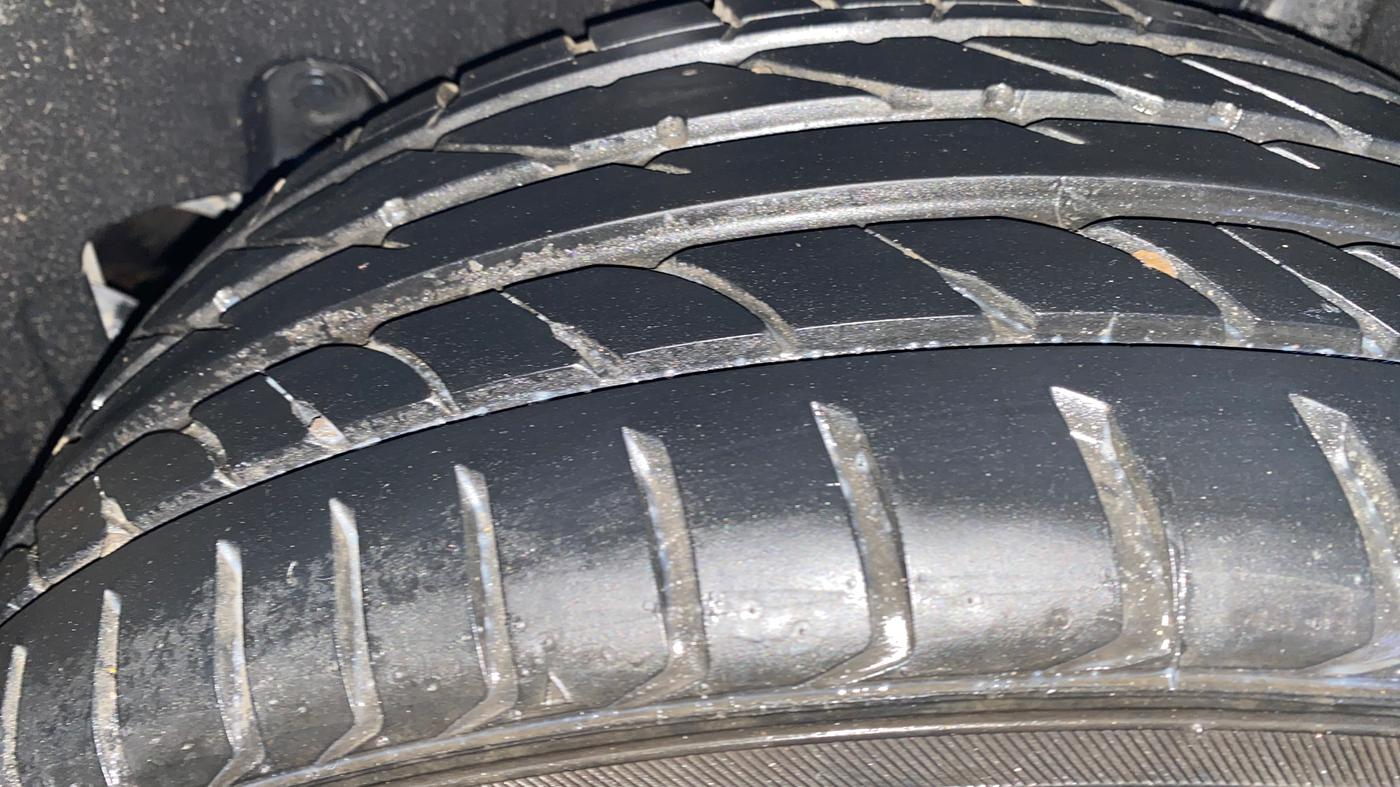 2023 Maruti Ciaz ZETA 1.5 SHVS MT PETROL, Petrol, Manual, 90,512 km, Left Rear Tyre Tread
