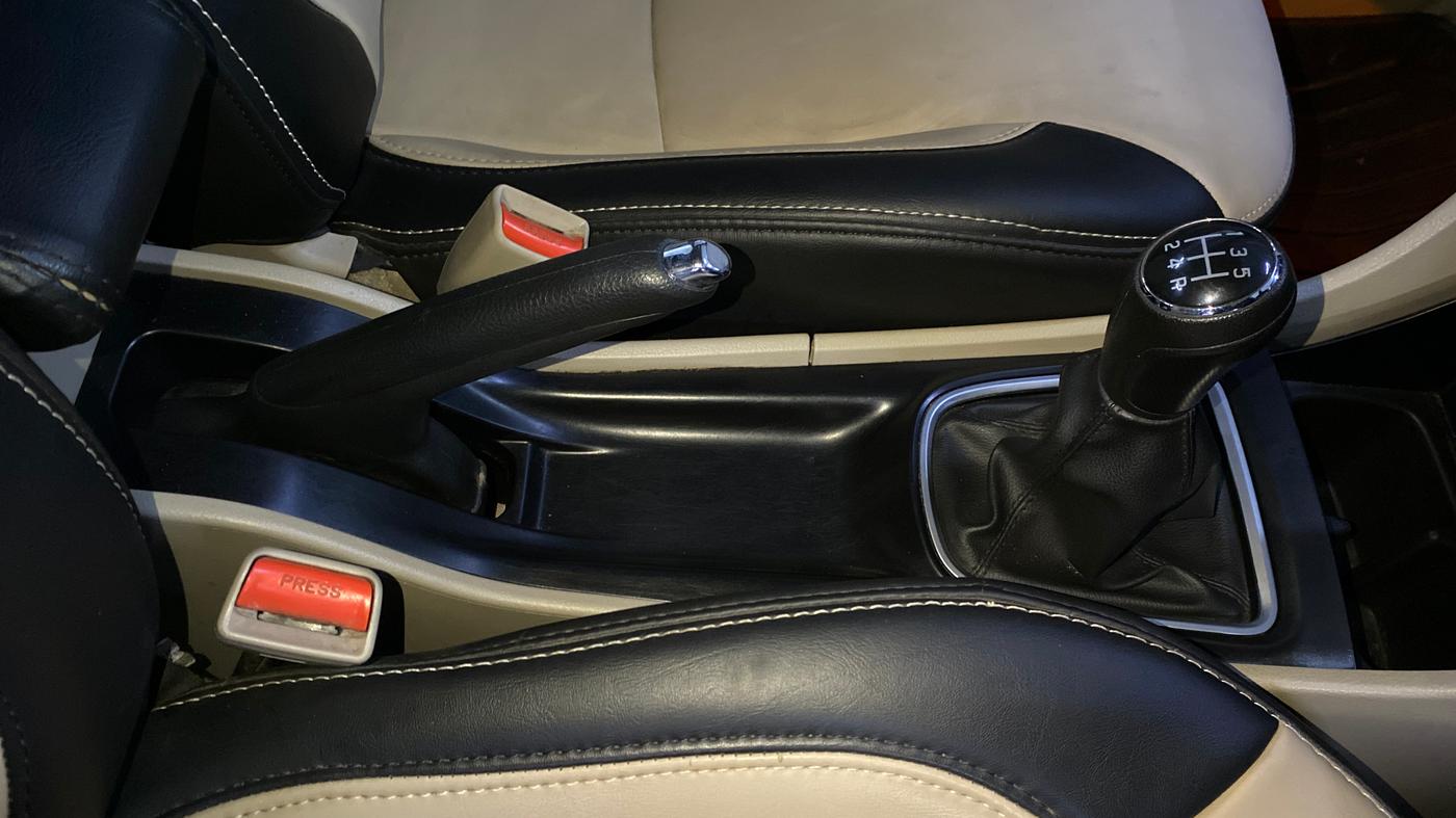 2023 Maruti Ciaz ZETA 1.5 SHVS MT PETROL, Petrol, Manual, 90,512 km, Gear Lever