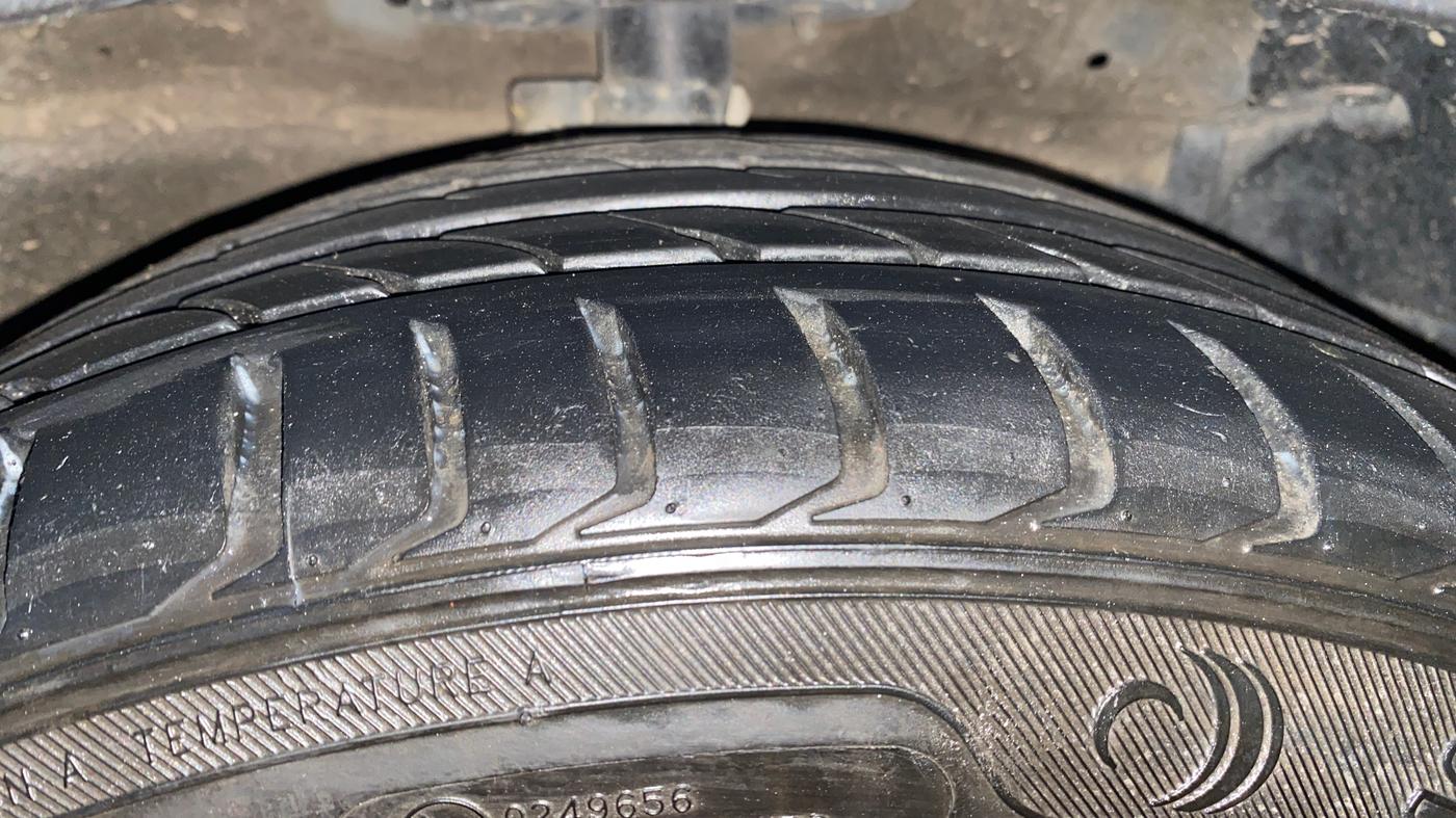 2023 Maruti Ciaz ZETA 1.5 SHVS MT PETROL, Petrol, Manual, 90,512 km, Right Front Tyre Tread