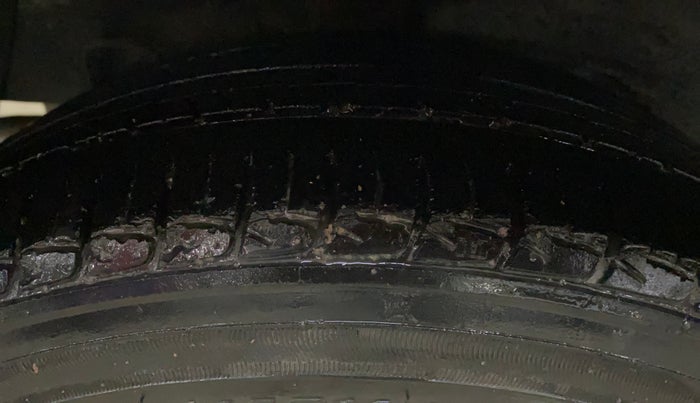 2016 Hyundai Grand i10 SPORTZ 1.2 KAPPA VTVT, Petrol, Manual, 94,743 km, Right Rear Tyre Tread