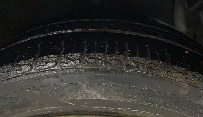 2016 Hyundai Grand i10 SPORTZ 1.2 KAPPA VTVT, Petrol, Manual, 94,743 km, Right Front Tyre Tread