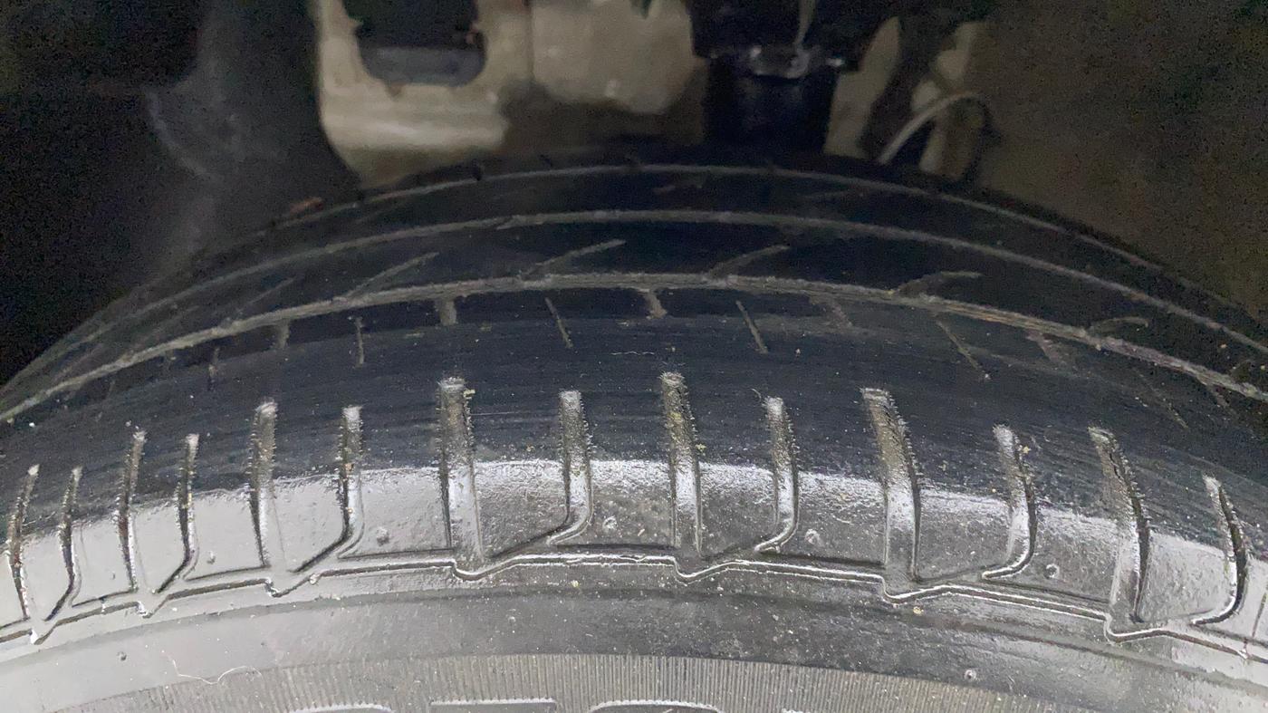 2018 Hyundai Elite i20 MAGNA EXECUTIVE 1.2, CNG, Manual, 1,01,649 km, Left Front Tyre Tread