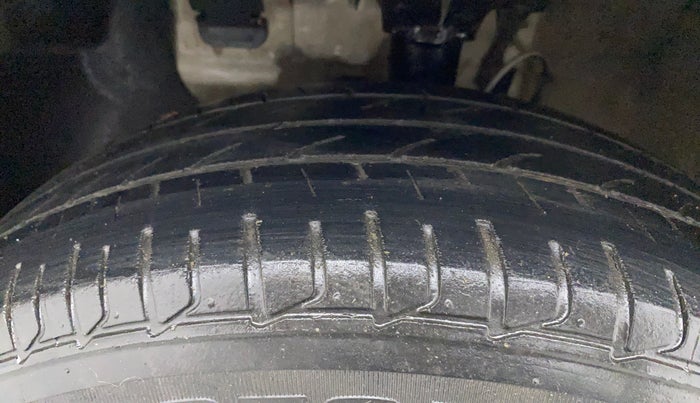 2018 Hyundai Elite i20 MAGNA EXECUTIVE 1.2, CNG, Manual, 1,01,649 km, Left Front Tyre Tread