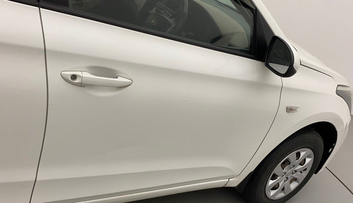 2018 Hyundai Elite i20 MAGNA EXECUTIVE 1.2, CNG, Manual, 1,01,649 km, Driver-side door - Slightly dented