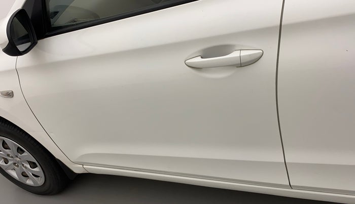 2018 Hyundai Elite i20 MAGNA EXECUTIVE 1.2, CNG, Manual, 1,01,649 km, Front passenger door - Slightly dented