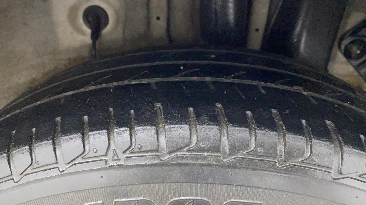 2018 Hyundai Elite i20 MAGNA EXECUTIVE 1.2, CNG, Manual, 1,01,649 km, Left Rear Tyre Tread