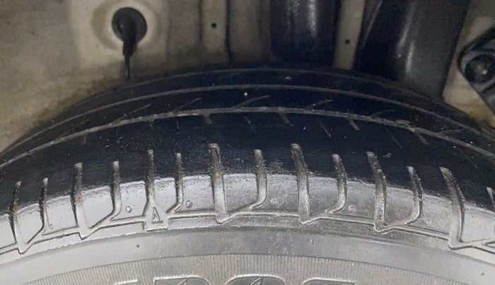 2018 Hyundai Elite i20 MAGNA EXECUTIVE 1.2, CNG, Manual, 1,01,649 km, Left Rear Tyre Tread