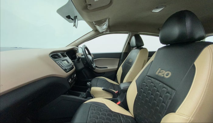 2018 Hyundai Elite i20 MAGNA EXECUTIVE 1.2, CNG, Manual, 1,01,649 km, Right Side Front Door Cabin