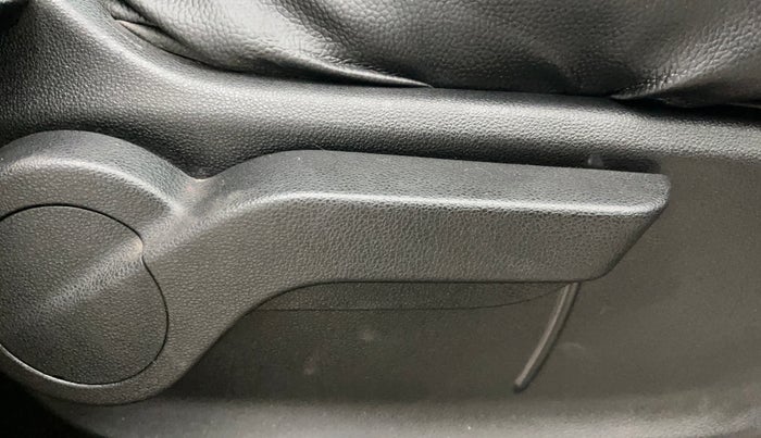 2019 Mahindra MARAZZO M6 7 STR, Diesel, Manual, 1,12,051 km, Driver Side Adjustment Panel