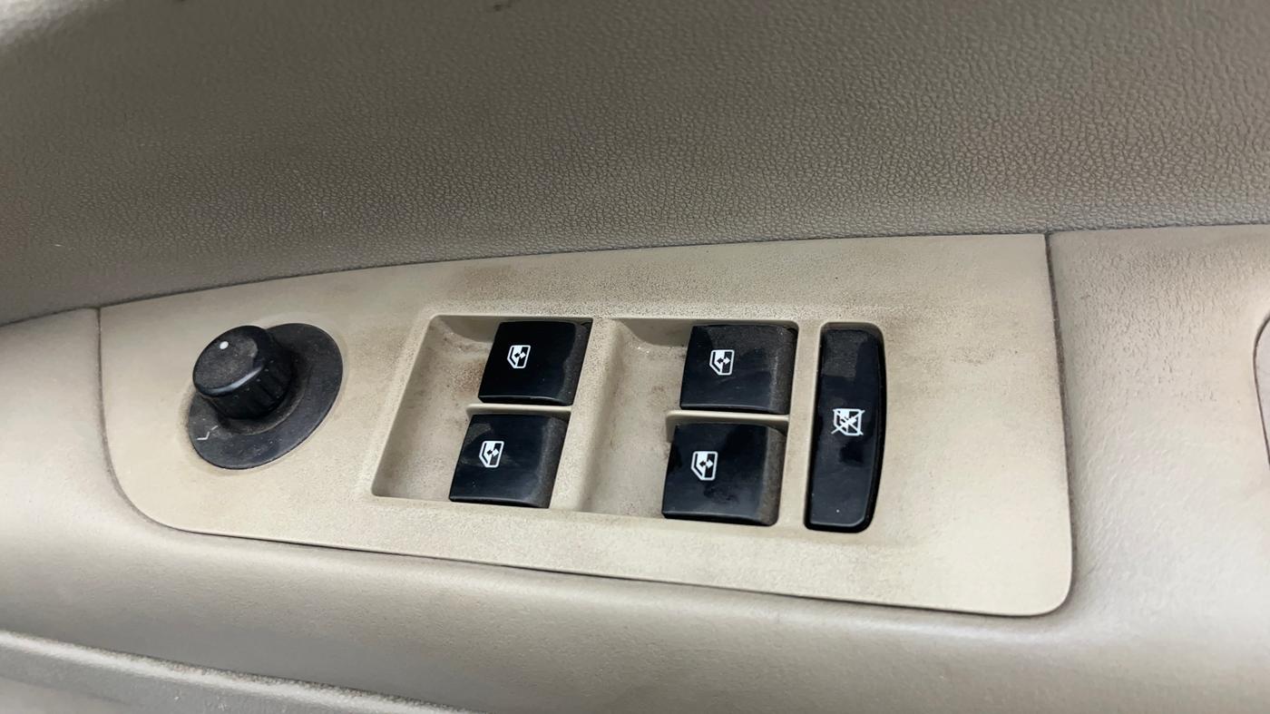 2019 Mahindra MARAZZO M6 7 STR, Diesel, Manual, 1,12,118 km, Driver Side Door Panels Control