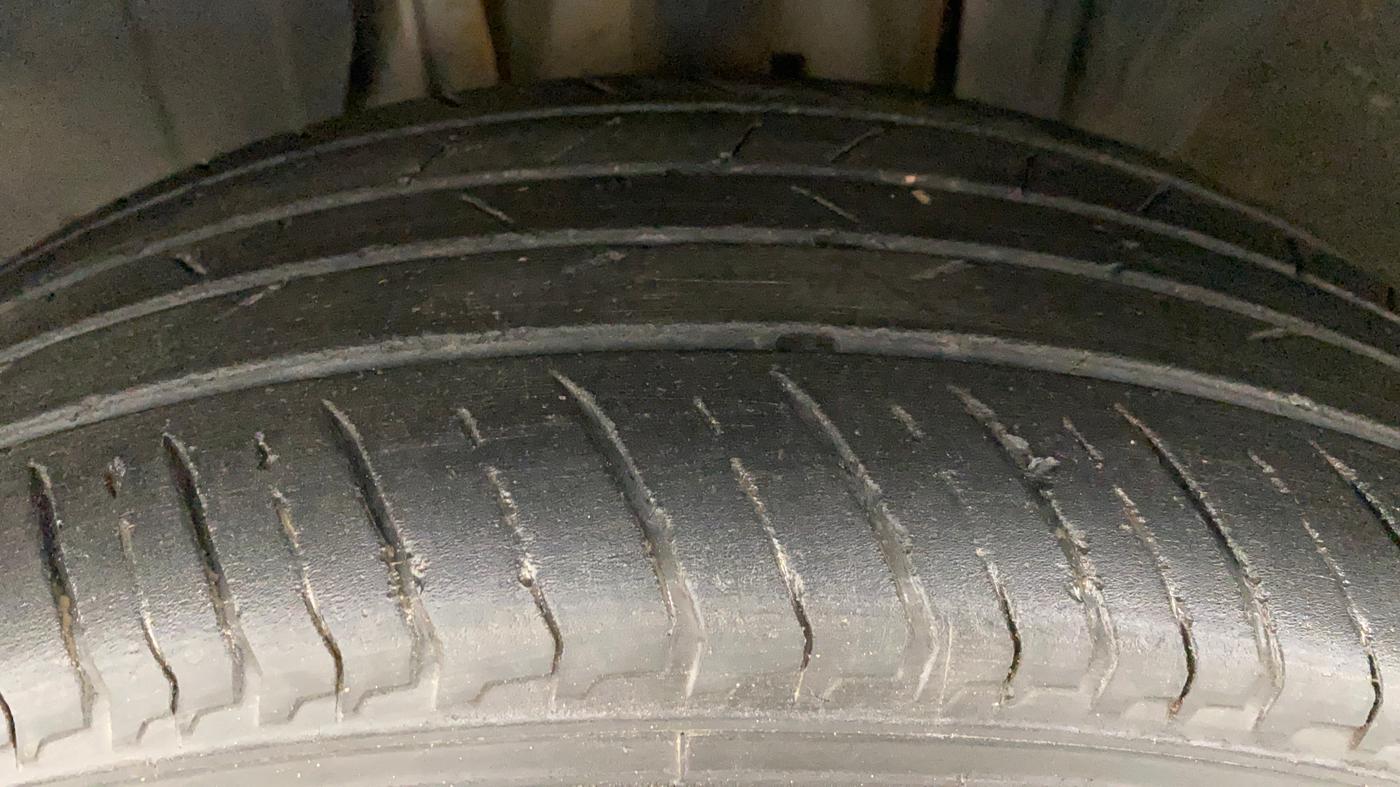 2022 Nissan MAGNITE XV PREMIUM TURBO, Petrol, Manual, 40,542 km, Left Front Tyre Tread