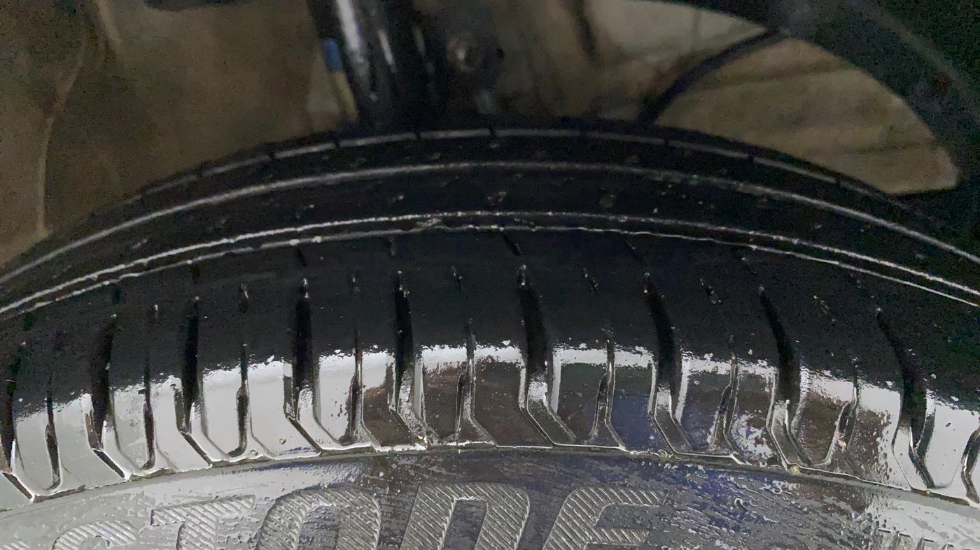 2021 Maruti Swift VXI, Petrol, Manual, 32,599 km, Right Front Tyre Tread