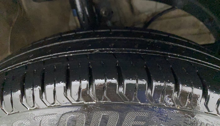 2021 Maruti Swift VXI, Petrol, Manual, 32,599 km, Right Front Tyre Tread