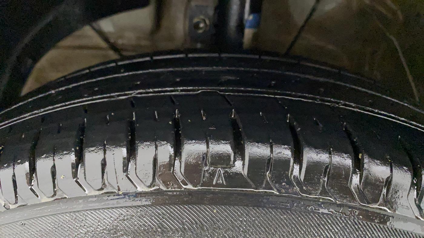 2021 Maruti Swift VXI, Petrol, Manual, 32,599 km, Left Front Tyre Tread