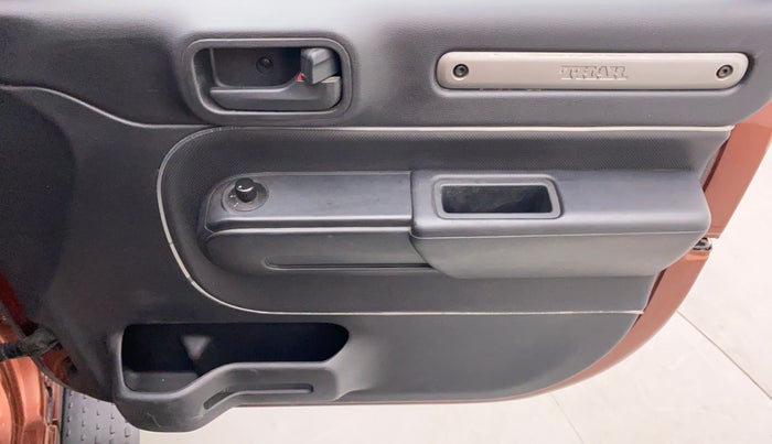 2020 Mahindra Thar LX HARD TOP 4WD MT, Diesel, Manual, 29,743 km, Driver Side Door Panels Control