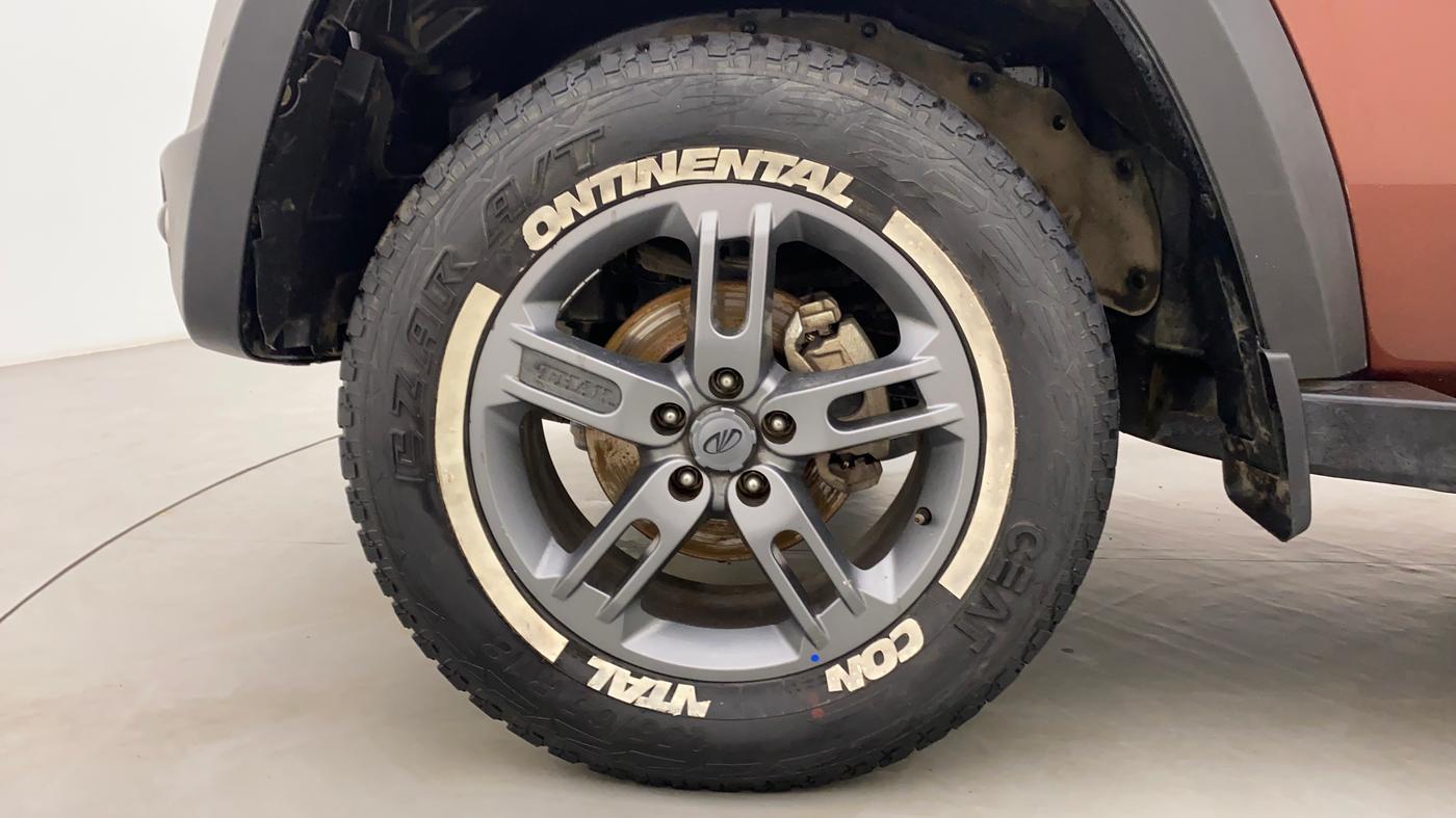 2020 Mahindra Thar LX HARD TOP 4WD MT, Diesel, Manual, 29,743 km, Left Front Wheel