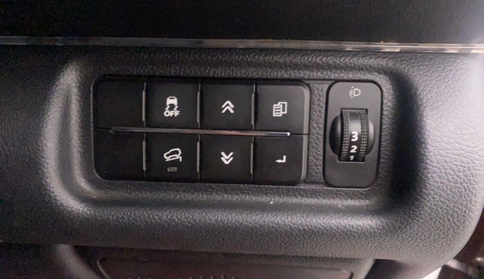 2020 Mahindra Thar LX HARD TOP 4WD MT, Diesel, Manual, 29,743 km, Dashboard - Headlight height adjustment not working