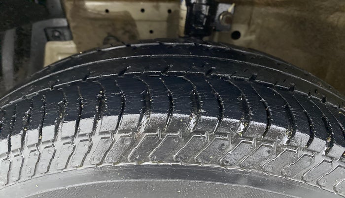 2016 Maruti Swift Dzire VXI, Petrol, Manual, 48,563 km, Left Front Tyre Tread