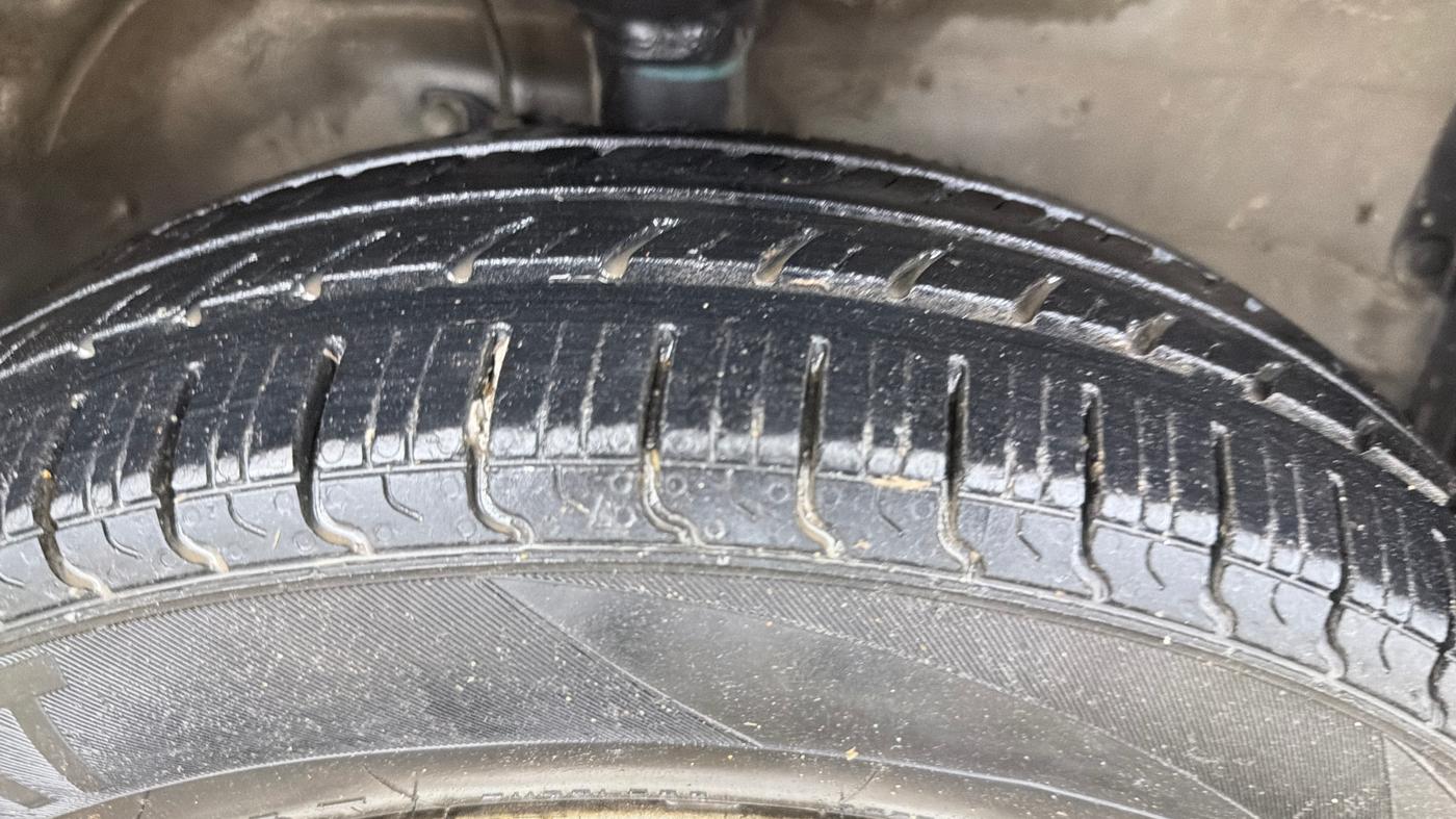 2015 Maruti Wagon R 1.0 LXI CNG, CNG, Manual, 65,974 km, Right Front Tyre Tread