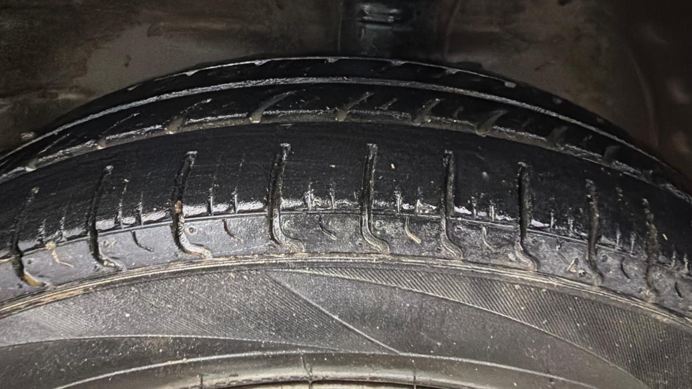 2015 Maruti Wagon R 1.0 LXI CNG, CNG, Manual, 65,974 km, Left Front Tyre Tread