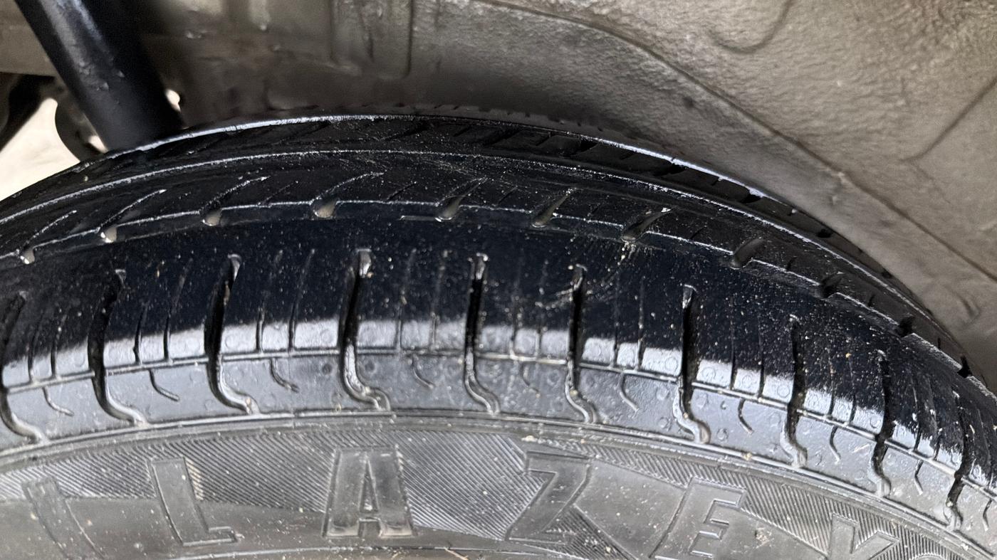 2015 Maruti Wagon R 1.0 LXI CNG, CNG, Manual, 65,974 km, Right Rear Tyre Tread
