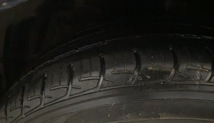 2018 Maruti Ciaz ZETA 1.4  MT PETROL, Petrol, Manual, 67,235 km, Left Front Tyre Tread