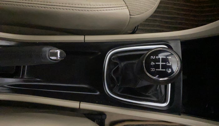 2018 Maruti Ciaz ZETA 1.4  MT PETROL, Petrol, Manual, 67,235 km, Gear Lever