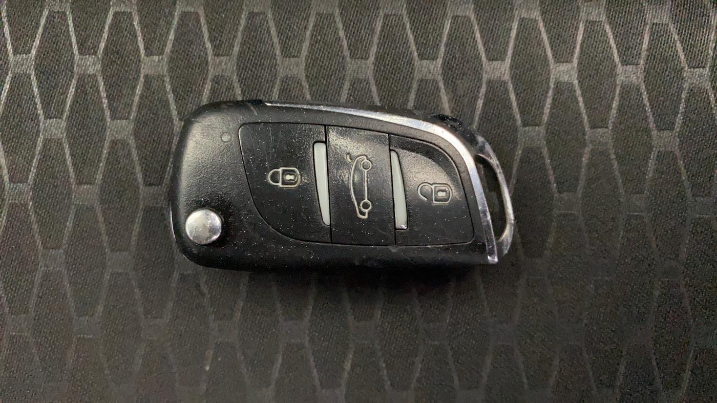 2021 Nissan MAGNITE XE, Petrol, Manual, 27,576 km, Key Close Up