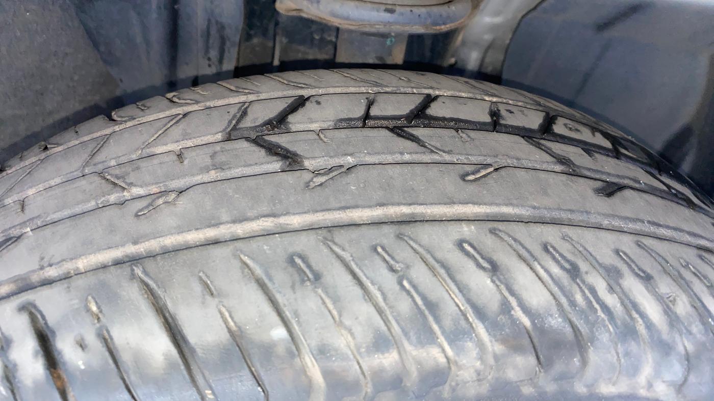 2021 Nissan MAGNITE XE, Petrol, Manual, 27,576 km, Right Front Tyre Tread