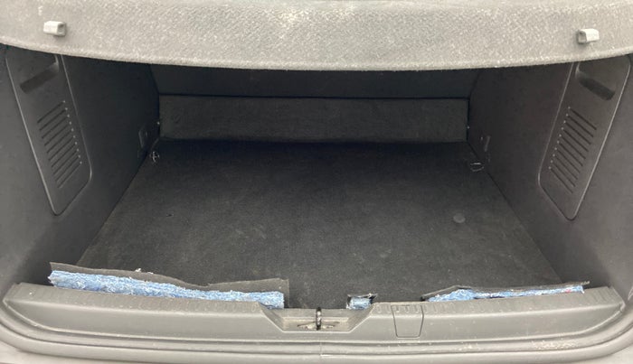 2018 Renault Captur RXE PETROL MT, Petrol, Manual, 26,678 km, Boot Inside