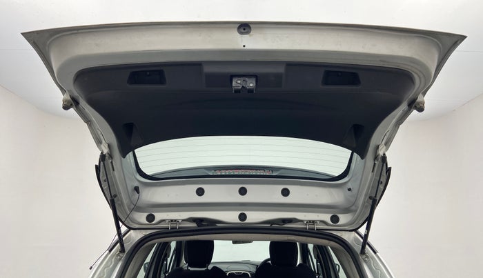 2018 Renault Captur RXE PETROL MT, Petrol, Manual, 26,678 km, Boot Door Open