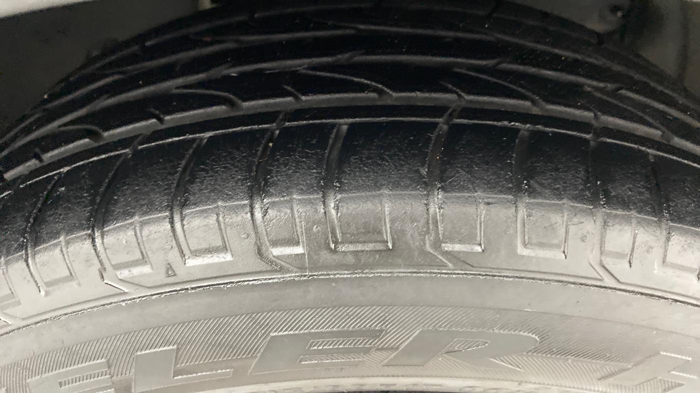 2018 Renault Captur RXE PETROL MT, Petrol, Manual, 26,678 km, Right Front Tyre Tread
