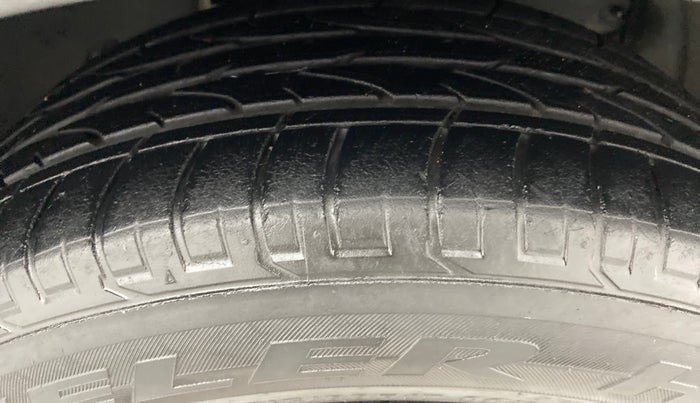 2018 Renault Captur RXE PETROL MT, Petrol, Manual, 26,678 km, Right Front Tyre Tread